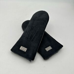 Australia Luxe Collective Black Mittens NWT